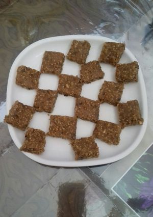A picture of Jaggery with dry fruit.