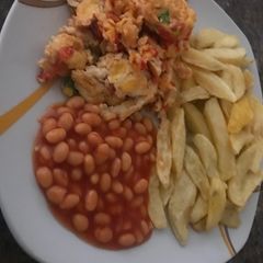 A picture of Chips and scrambled Eggs.