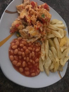 A picture of Chips and scrambled Eggs.