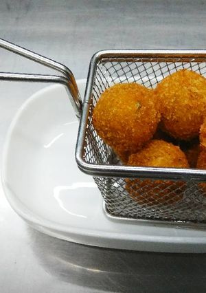 A picture of Potato and cheese croquet.