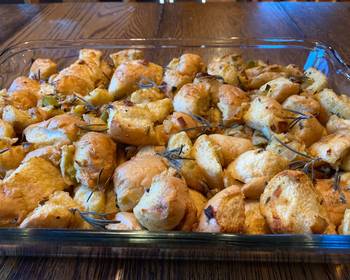 Easy Cooking Recipe Classic Stuffing for Thanksgiving Delicious Nutritious