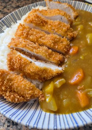 Una foto de Katsu Curry de Pollo con Pastillas Golden Curry
