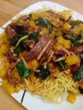 Beef chow mein with kale and sweet pepper