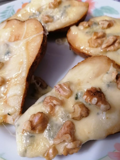 Una foto de Peras con queso azul