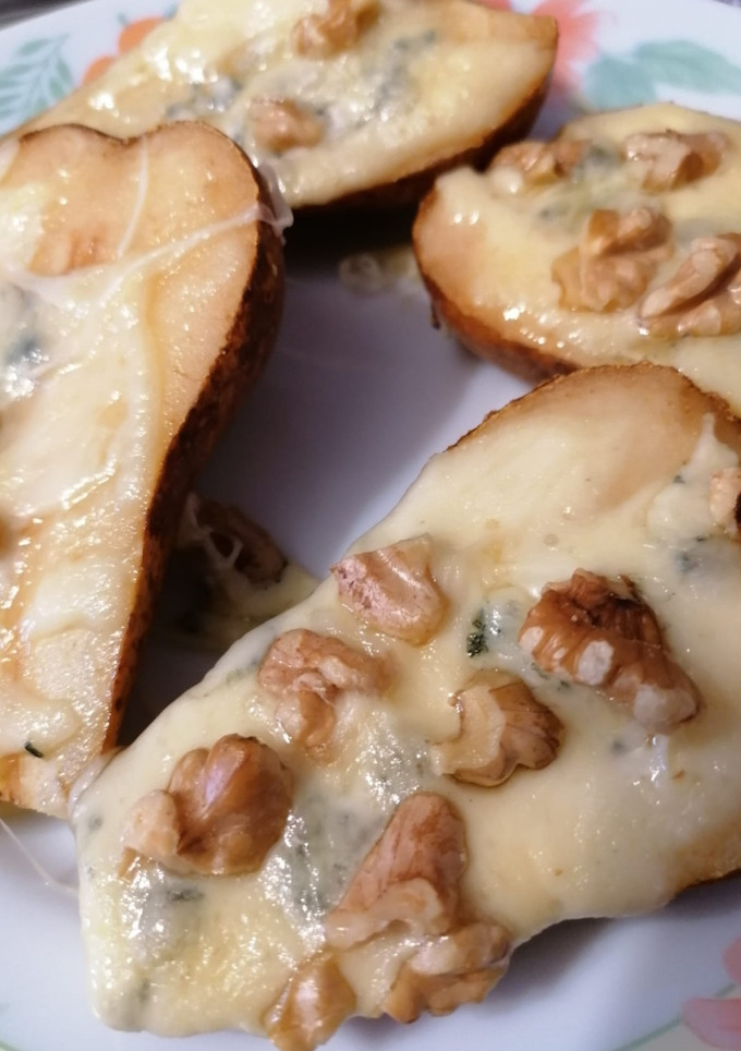 Una foto de Peras con queso azul