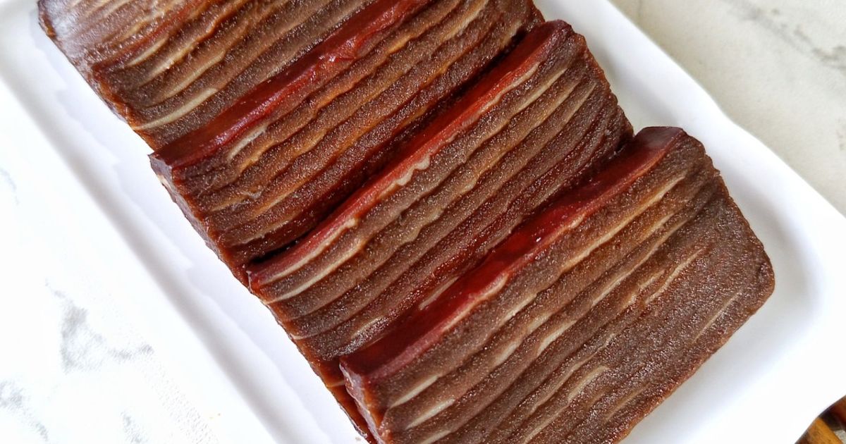 Kue Lapis Cokelat Strip Putih