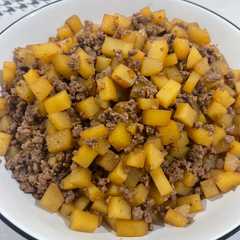 Kentang Dadu Daging Cincang (No Oil) রেসিপির প্রধান ছবি