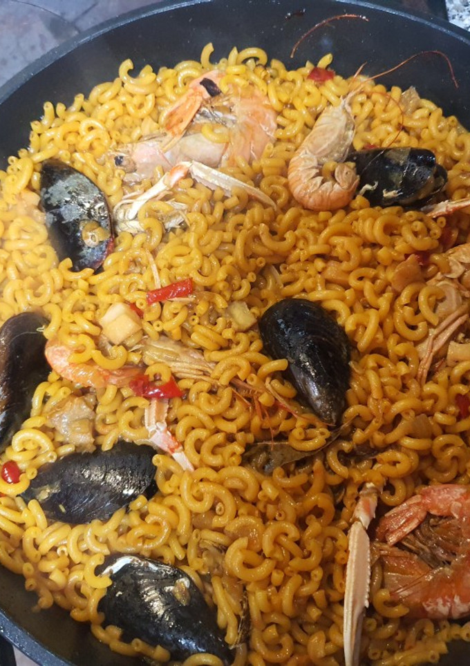 Una foto de Fideuá de marisco