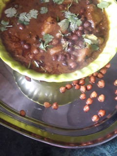चने और आलू की सब्जी रेसिपी मुख्य फोटो