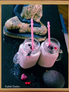 A picture of Avocado 🥑 Banana 🍌 Blueberry & Raspberries Smoothie 🥤.