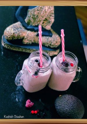 A picture of Avocado 🥑 Banana 🍌 Blueberry & Raspberries Smoothie 🥤.