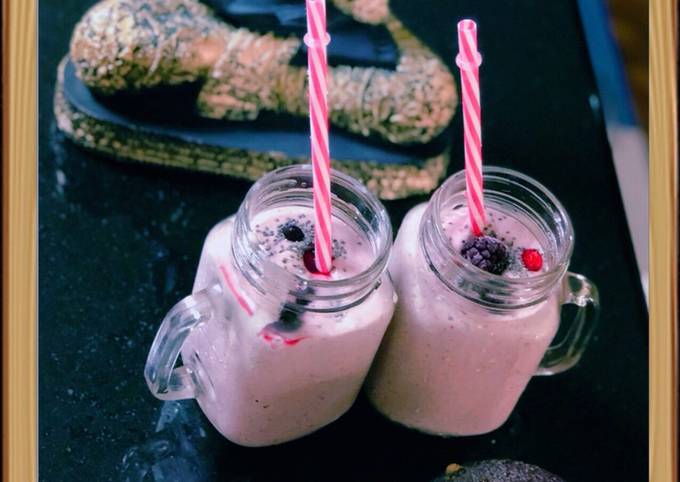 Avocado 🥑 Banana 🍌 Blueberry & Raspberries Smoothie 🥤