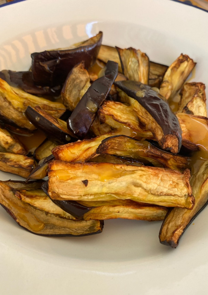 Una foto de Bastones de berenjenas fritas a la miel en freidora de aire Ninja
