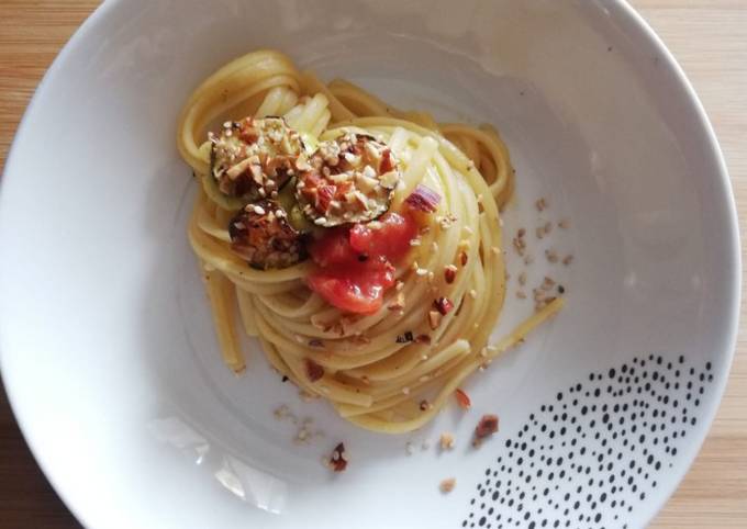 Spaghetti di zucchine con hummus di cannellini e zucca