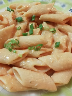 Una foto de Fideos con salsa rosa BC