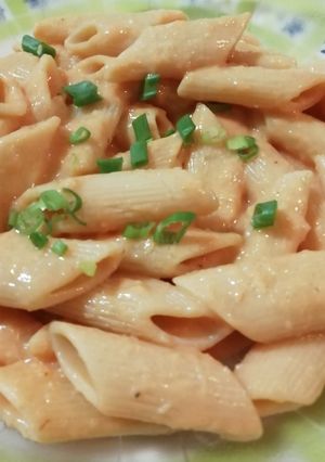 Una foto de Fideos con salsa rosa BC