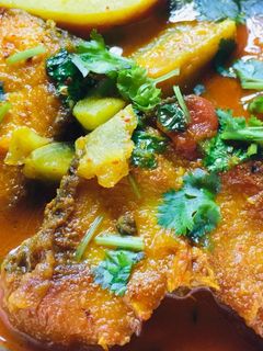 রুই মাছের ঝোল(rui macher jhol recipe in Bengali) রেসিপির প্রধান ছবি