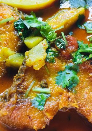 রুই মাছের ঝোল(rui macher jhol recipe in Bengali) রেসিপির প্রধান ছবি