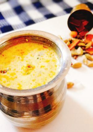 ड्राइ फ्रूट्स रजवाड़ी ठंडाई (Dry fruits rajwadi thandai recipe in Hindi) रेसिपी मुख्य फोटो