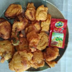 A picture of Suji ke pakore.