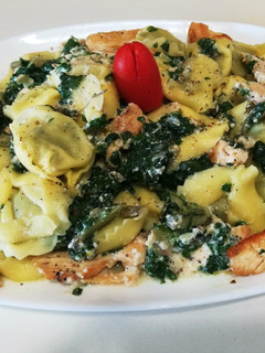 Una foto de Tortellini de acelgas y quesos con pollo