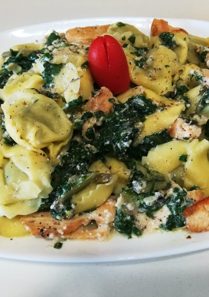 Una foto de Tortellini de acelgas y quesos con pollo
