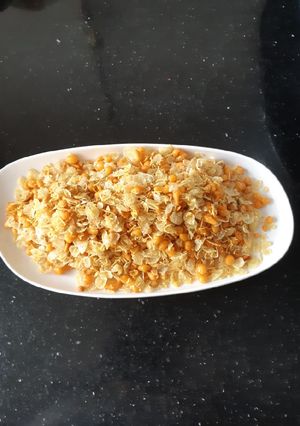 ચટપટો ચેવડો (Chatpata Chevda Recipe In Gujarati) રેસીપી મુખ્ય ફોટો