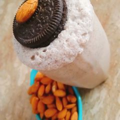 Oreo and almond shake A picture of Oreo and almond shake.