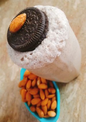 A picture of Oreo and almond shake.