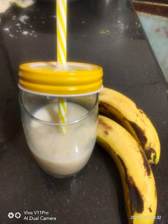 A picture of Banana smoothie.