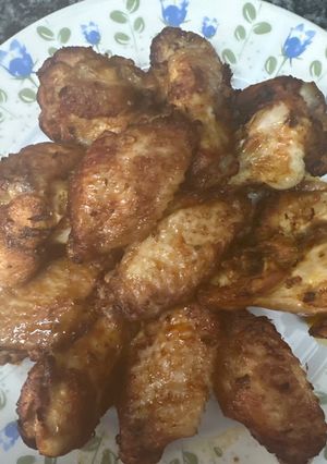 Una foto de 585. Alitas de pollo adobadas en freidora de aire (picoteo)