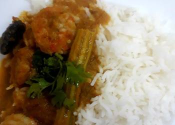 How to Prepare Appetizing PRAWN CURRY with DRUMSTICKS 
