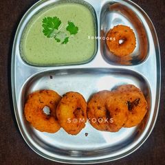 Barnyard Millet Meduvada with Chutney A picture of Barnyard Millet Meduvada with Chutney.