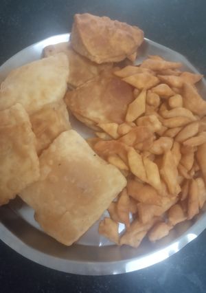 নিমকি (nimki recipe in bengali) রেসিপির প্রধান ছবি
