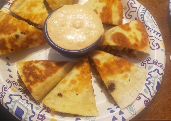 How to Prepare Quick Cheeseburger Quesadillas