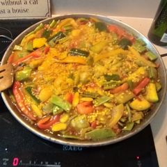 A picture of Paella.