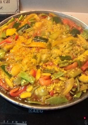A picture of Paella.
