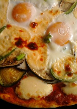 Una foto de Pizza de Vegetales y Huevos!