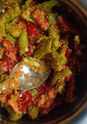 લાલ લીલા રાયતા મરચા (Red and green raita marcha recipe in Gujarati) રેસીપી મુખ્ય ફોટો