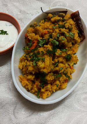 સ્વામિનારાયણ ખીચડી (Swaminarayan Khichdi Recipe In Gujarati) રેસીપી મુખ્ય ફોટો