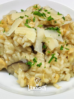 Una foto de Risotto de pollo y setas