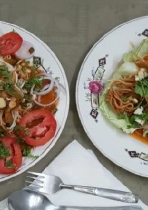 A picture of American chop suey.