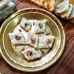 A picture of Coconut Burfi.