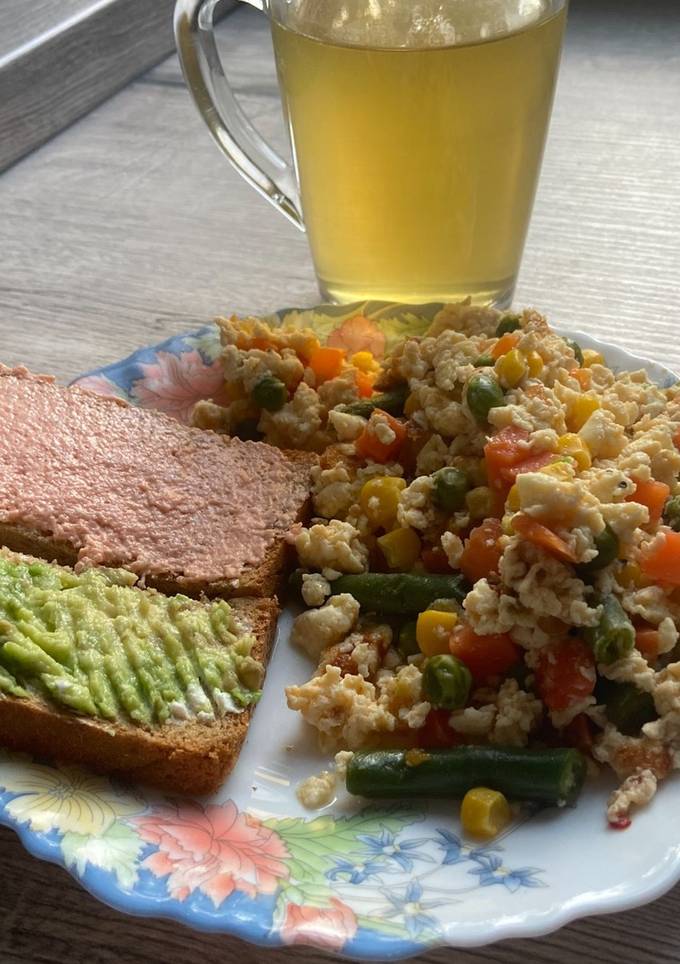 Скрамбл з овочами