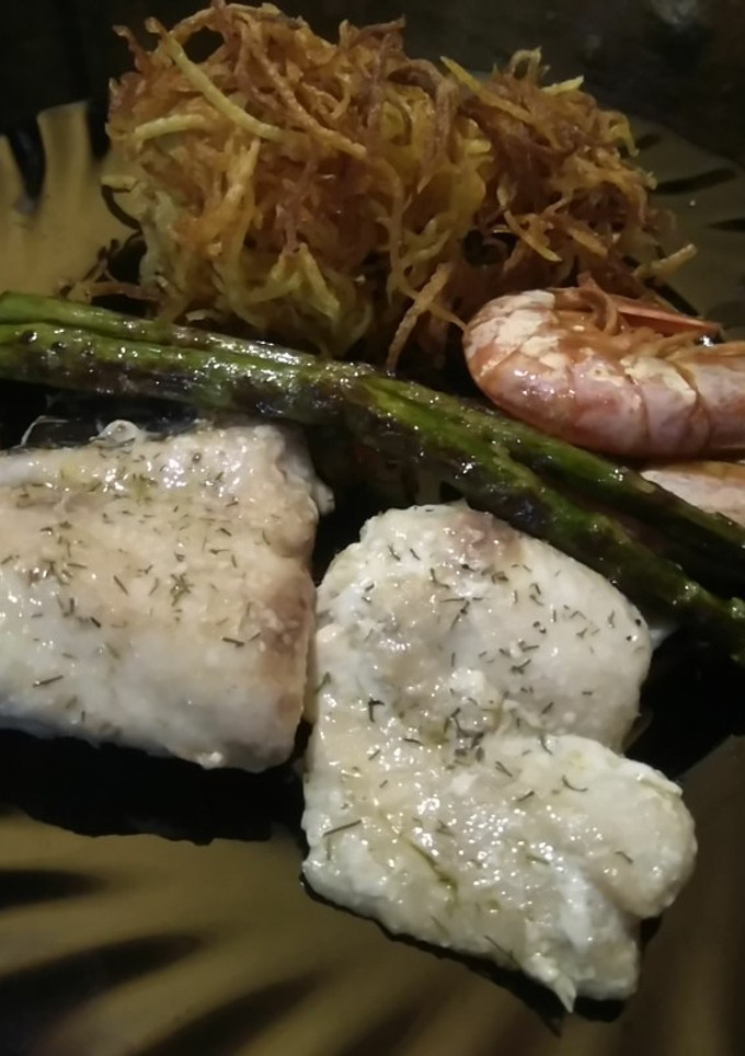 Una foto de Lomos de pescadilla confitados, al toque de romero