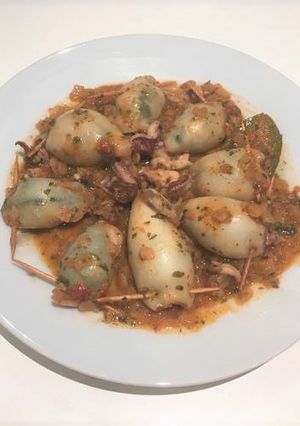 Una foto de Calamaritos rellenos de espinacas y queso fresco