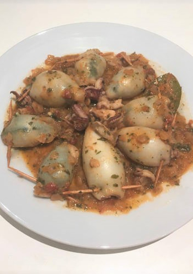 Una foto de Calamaritos rellenos de espinacas y queso fresco