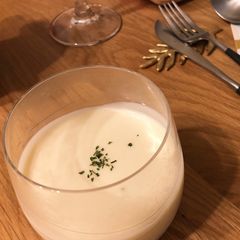 A picture of French style “Vichyssoise” cold potato soup.