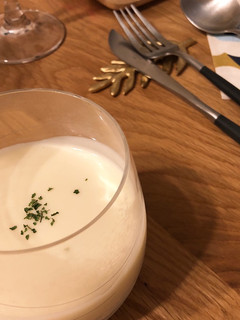 A picture of French style “Vichyssoise” cold potato soup.