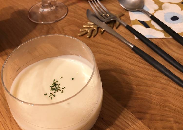 French style “Vichyssoise” cold potato soup